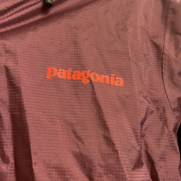 Patagonia Women’s Rain Jacket - Picture 2 of 8